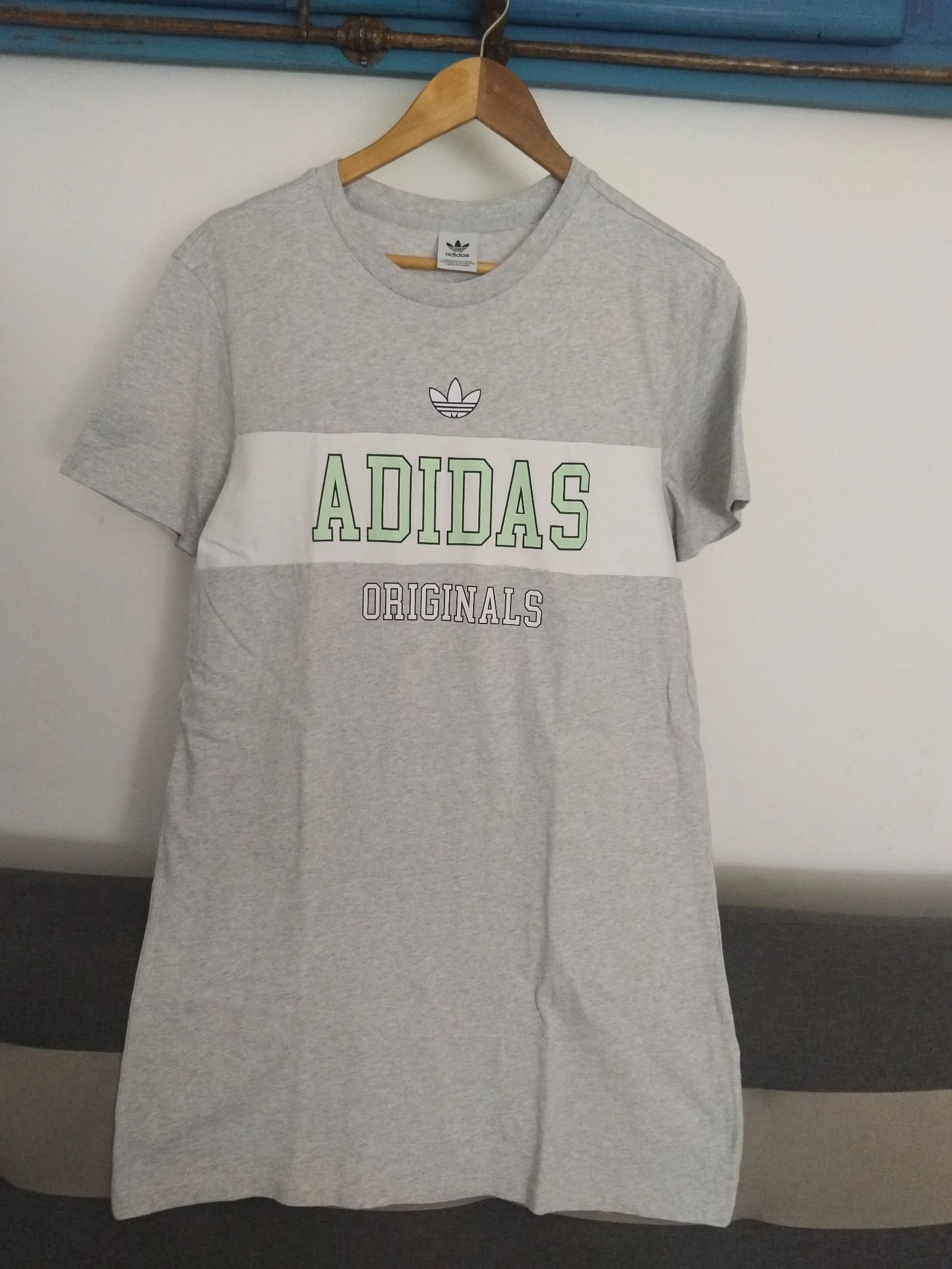 Vestido Adidas solo hago envíos x Correos oficina 
